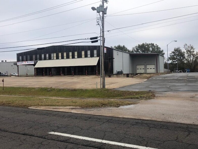 More Photos Of 9705 Rogers Ave, Fort Smith Showroom For Sale