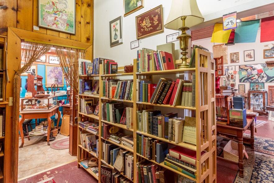 More Photos Of 802 Washington St, Port Townsend General Retail For Sale