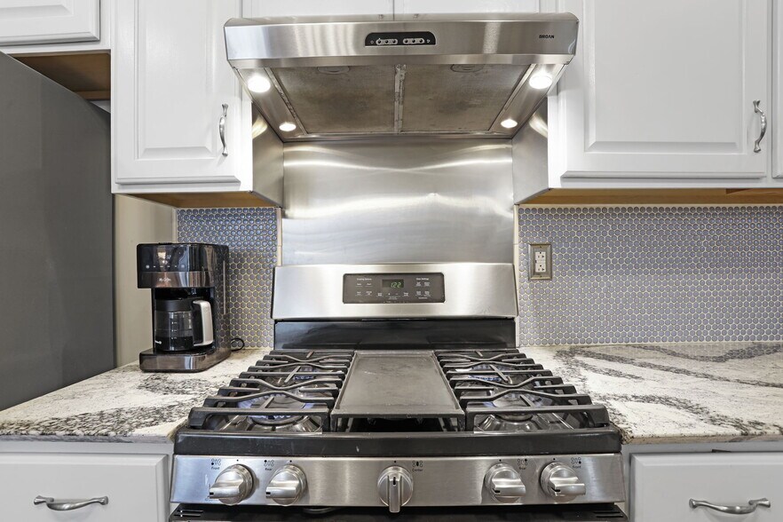 More Photos Of 504 W 5th St, Washington Hospitality For Sale