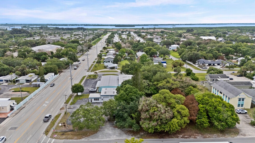 More Photos Of 725 12th St, Vero Beach Auto Repair For Sale
