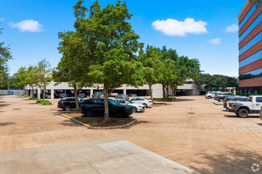 More Photos Of 11200 Richmond Ave, Houston Office For Lease