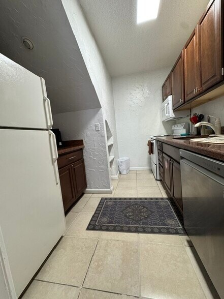 More Photos Of 300 Georgia St, Hollywood Apartments For Sale