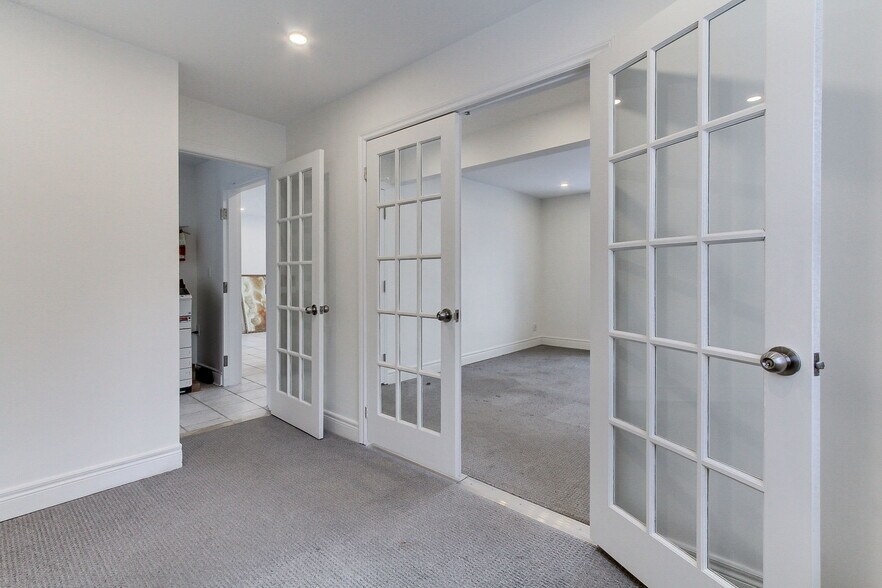 More Photos Of 187 Finch Ave W, Toronto Office Residential For Sale