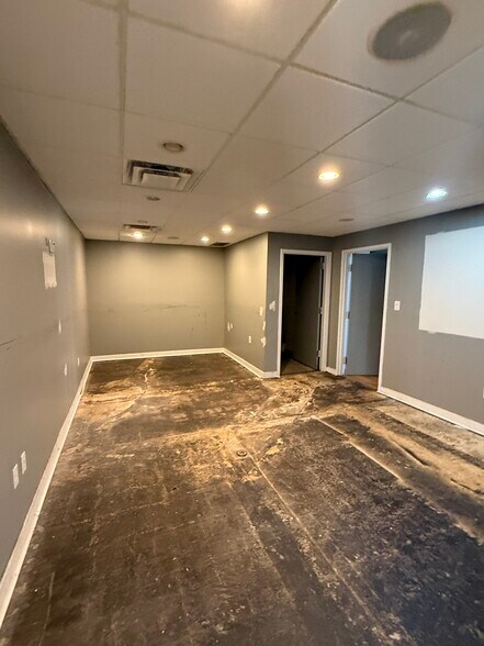 More Photos Of 6465 Som Center Rd, Solon Storefront Retail Office For Lease
