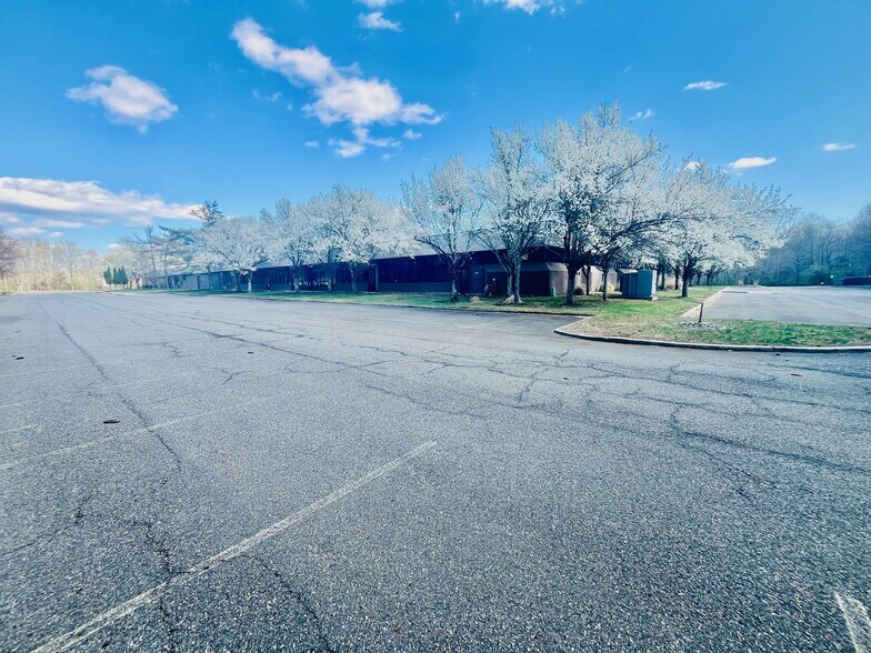 More Photos Of 2000 Cornwall Rd, Monmouth Junction Research And Development For Lease