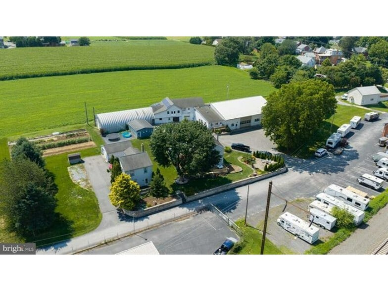 More Photos Of 240 Railroad Ave, Bird In Hand Flex For Sale