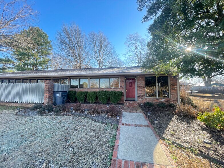 Primary Photo Of 1898 N Hunters Rdg, Fayetteville Medical For Lease