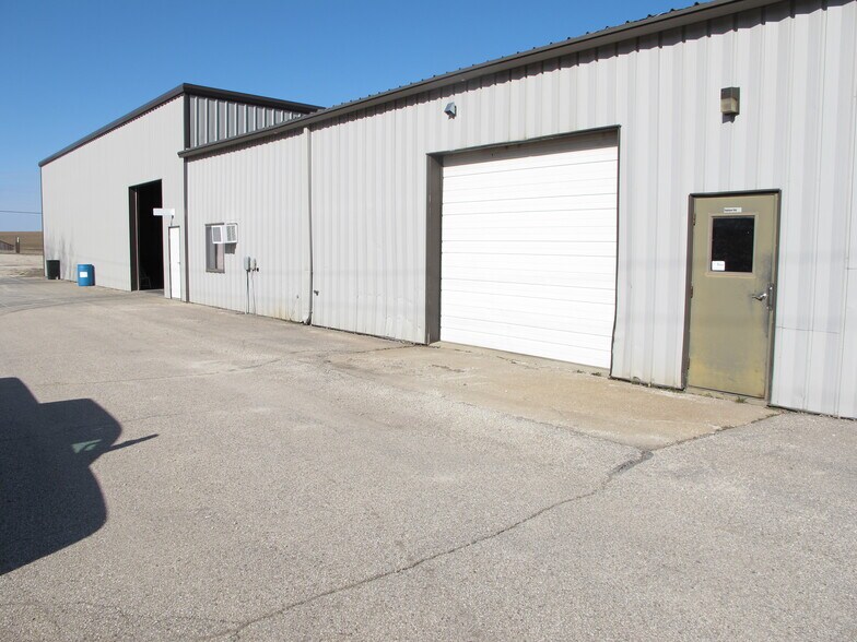 More Photos Of 713 E Main St, Waukon Manufacturing For Sale