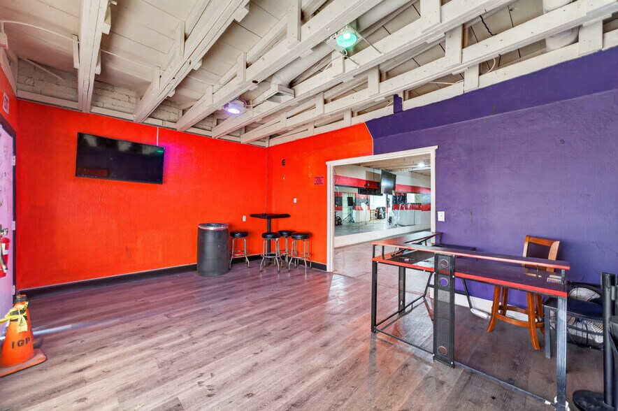 More Photos Of 940 W Hatcher Rd, Phoenix Freestanding For Sale