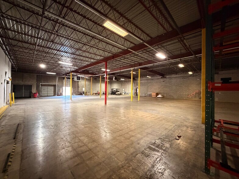 More Photos Of 100 Chamber Plz, Charleroi Supermarket For Lease