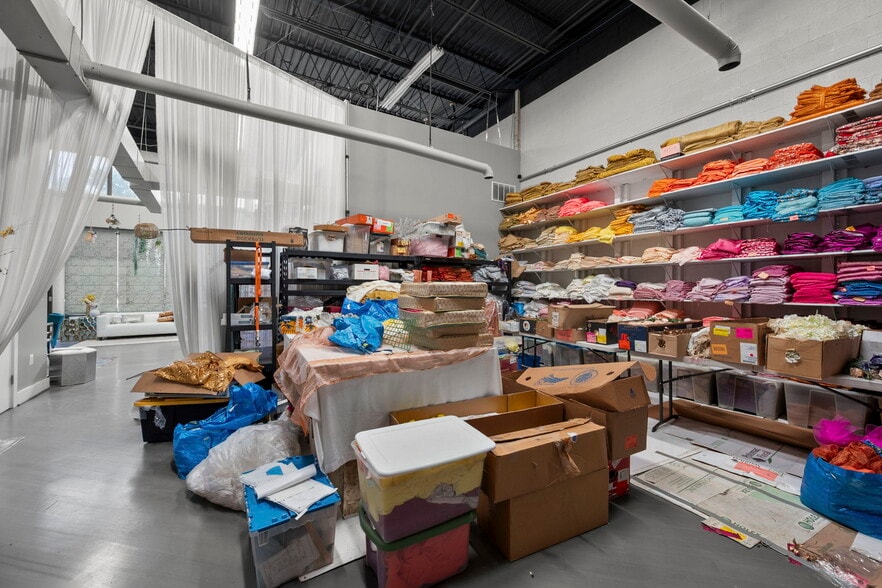 More Photos Of 8480-8486 Tyco Rd, Vienna Showroom For Lease