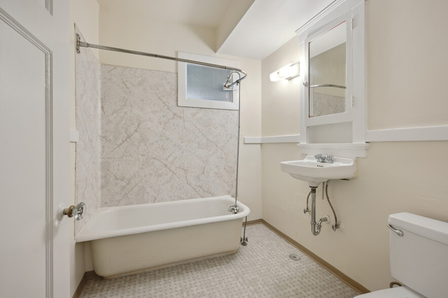 More Photos Of 605 E Denny Way, Seattle Apartments For Sale