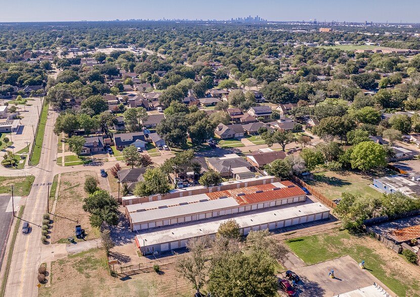 More Photos Of 1009 Burke Rd, Pasadena Self Storage For Sale