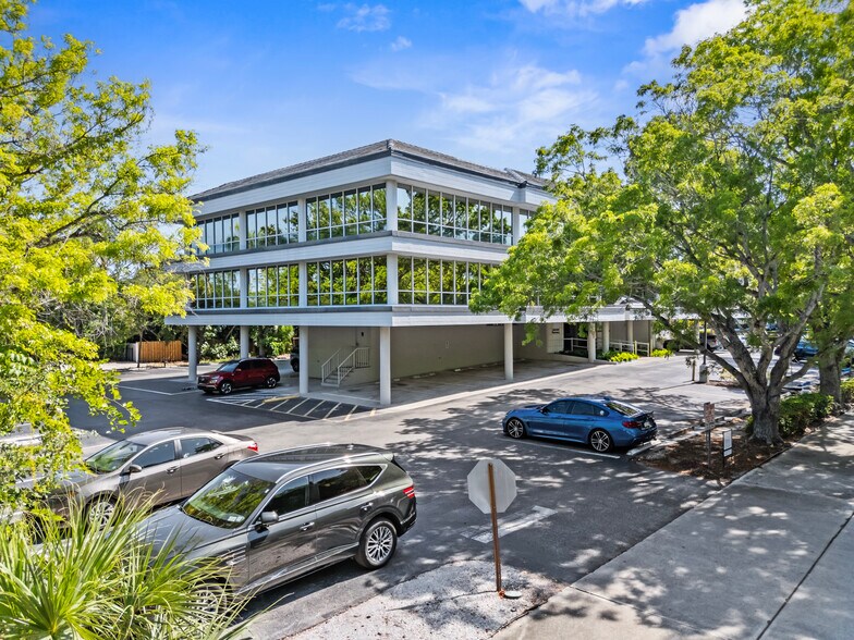 More Photos Of 700 2nd Ave N, Naples Medical For Lease