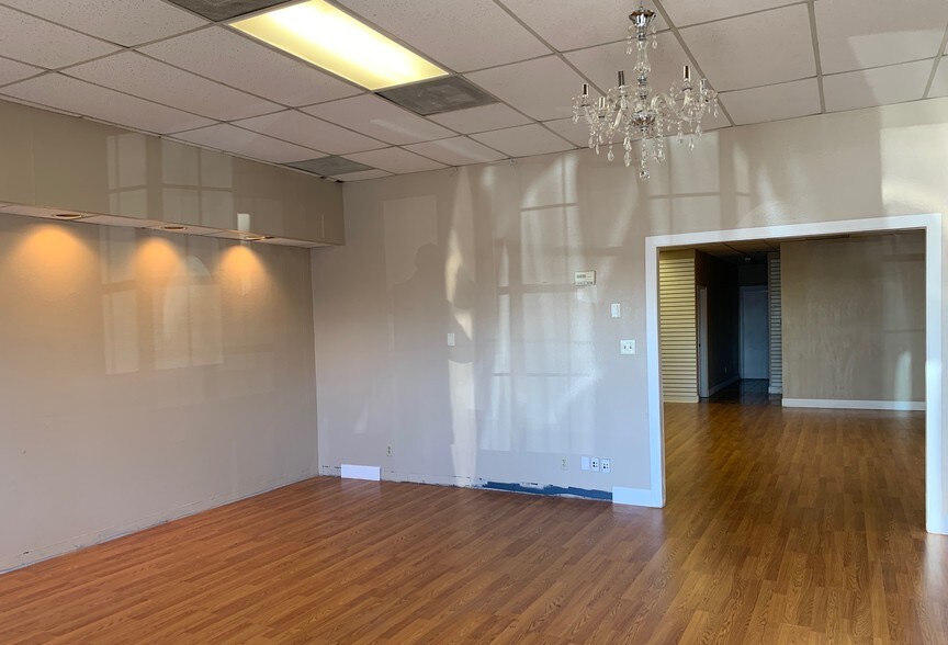 More Photos Of 126 Shadow Mountain Dr, El Paso Restaurant For Lease