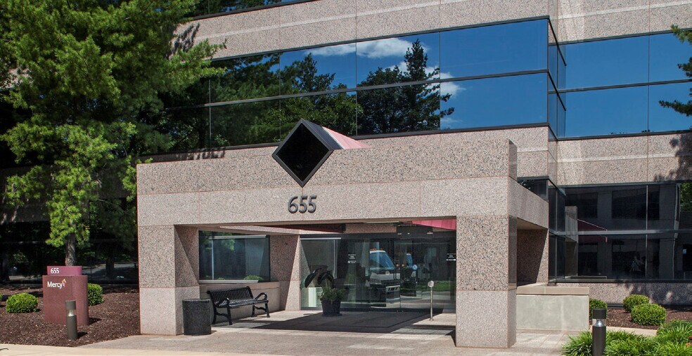 More Photos Of 520 Maryville Centre Dr, Town and Country Unknown For Lease