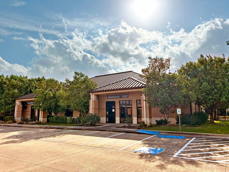 Primary Photo Of 1441 Highway 6, Sugar Land Medical For Lease