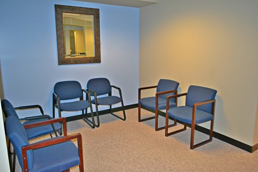 More Photos Of 430 Park Ave, Highland Park Office For Lease