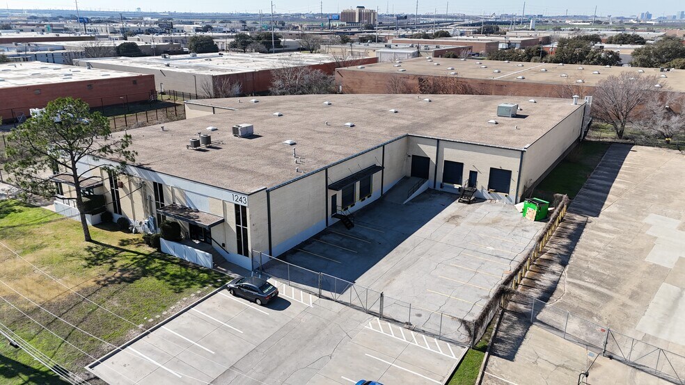 More Photos Of 1241-1243 Majesty Dr, Dallas Warehouse For Lease