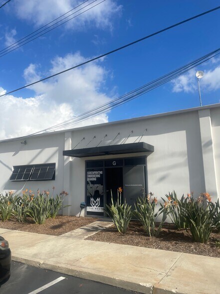 More Photos Of 3014 S Halladay St, Santa Ana Warehouse For Lease