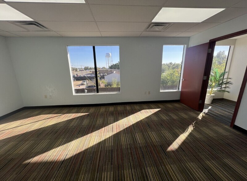 More Photos Of 3131 N MacArthur Blvd, Bethany Office For Sale