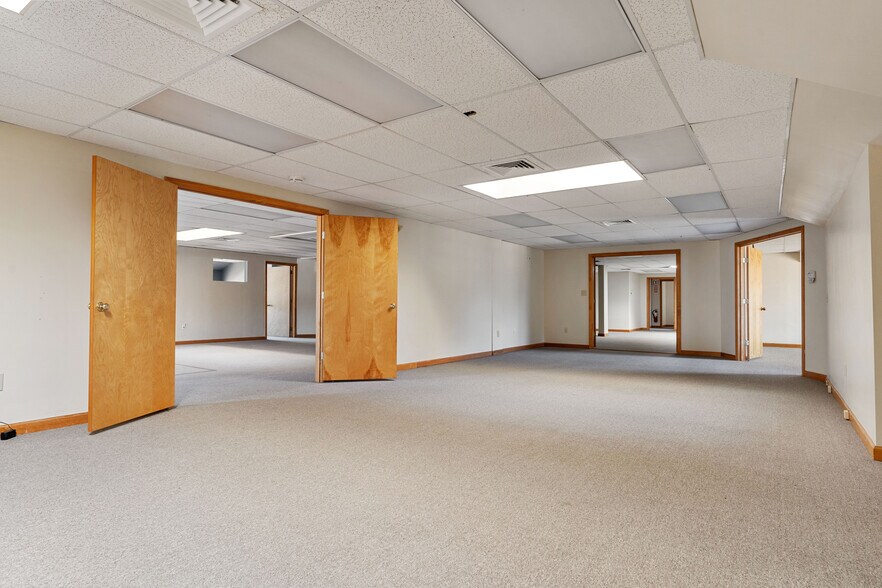 More Photos Of 128 Litchfield Rd, New Milford Medical For Sale