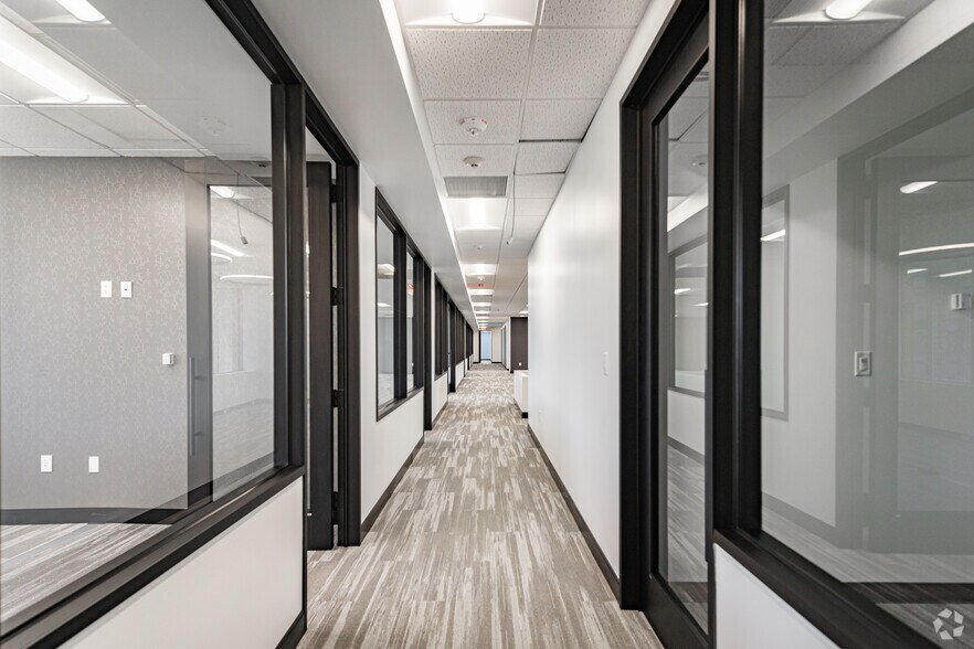More Photos Of 500 W 7th St, Fort Worth Office For Sale