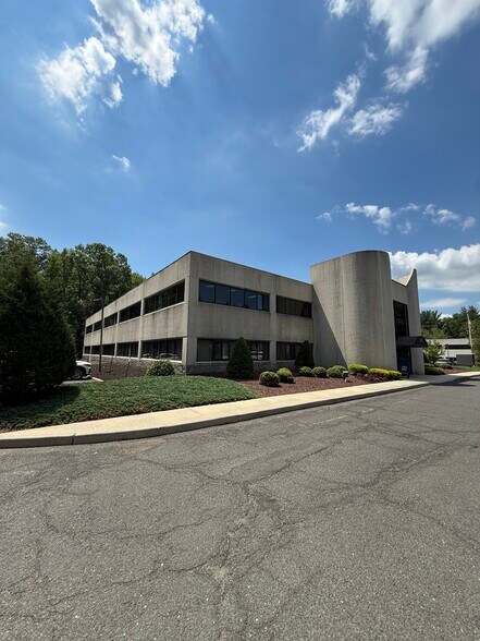 More Photos Of 225 Gordons Corner Rd, Manalapan Township Medical For Lease