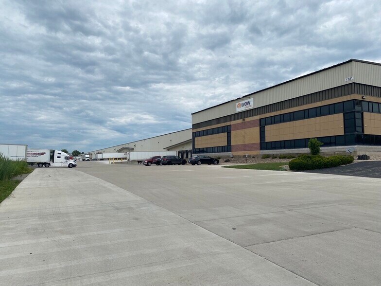 More Photos Of 1381 Partnership Dr, Ashwaubenon Warehouse For Lease