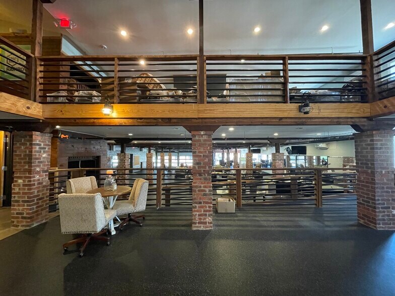 More Photos Of 30 E 1st St, Lexington Storefront Retail Office For Lease