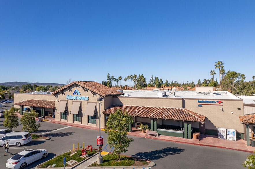 More Photos Of 24301 Muirlands Blvd, Lake Forest Freestanding For Lease