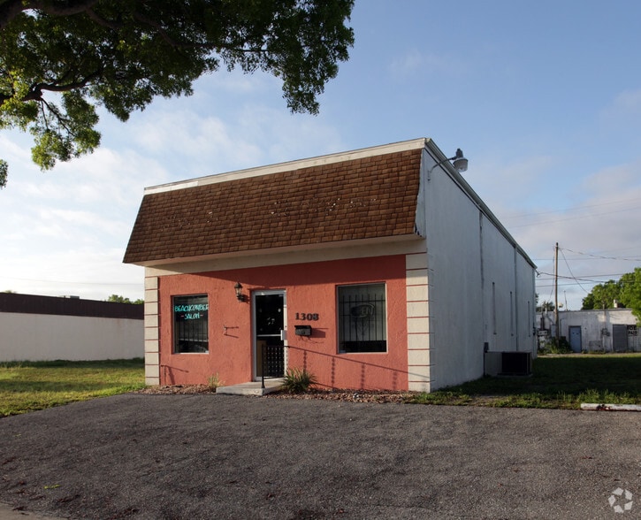 More Photos Of 1308 SE 47th St, Cape Coral Freestanding For Lease