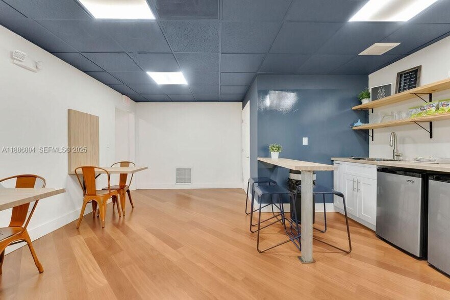 More Photos Of 2201 NW 102nd Pl, Miami Warehouse For Sale
