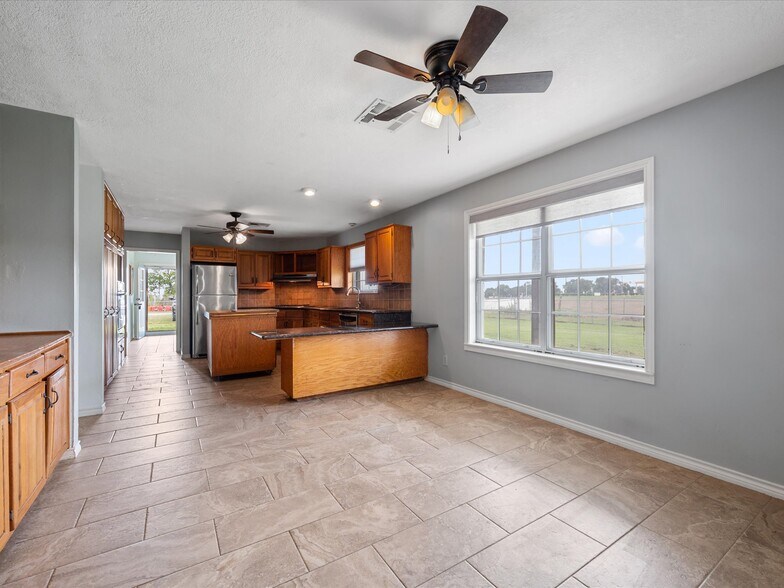 More Photos Of 17645 Highway 6, Navasota Land For Sale