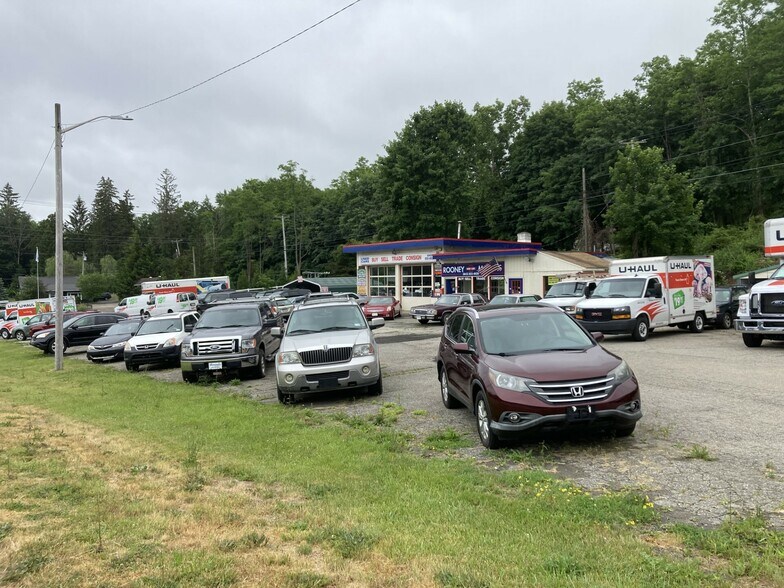 More Photos Of 315 Route 22, Pawling Showroom For Sale