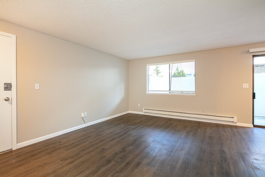 More Photos Of 921 12th Ave SE, Puyallup Apartments For Sale