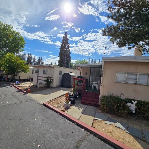 More Photos Of 21 Oak St, Colfax Manufactured Housing Mobile Home Park For Sale