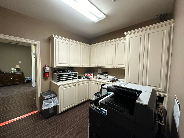More Photos Of 12320 Burnside ave, Gonzales Office For Sale