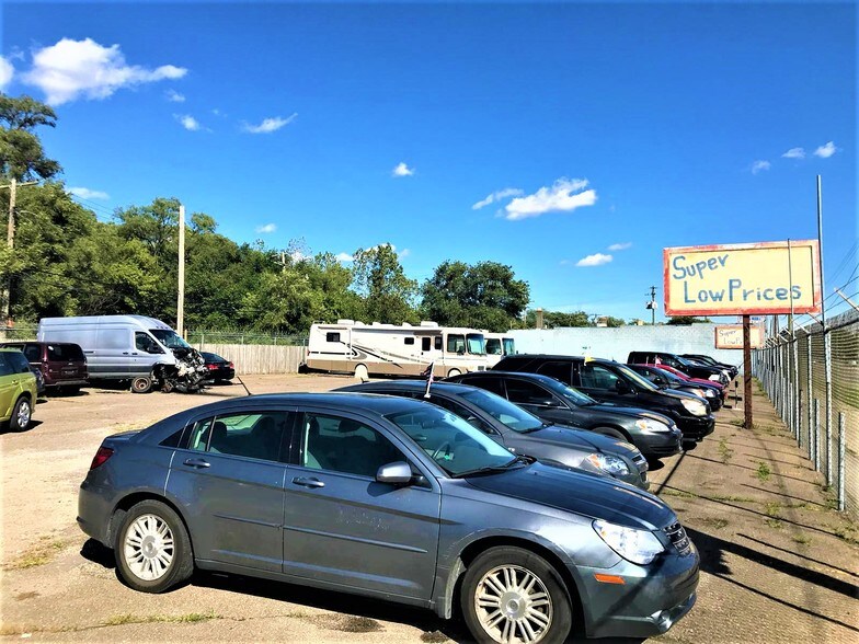 More Photos Of 16900-16912 Joy Rd, Detroit Auto Dealership For Lease