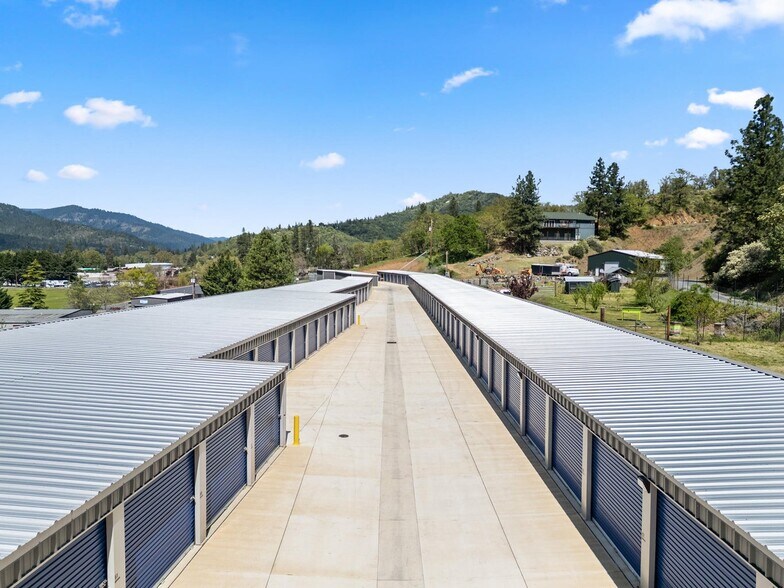 More Photos Of 5450 N River Rd, Gold Hill Self Storage For Sale