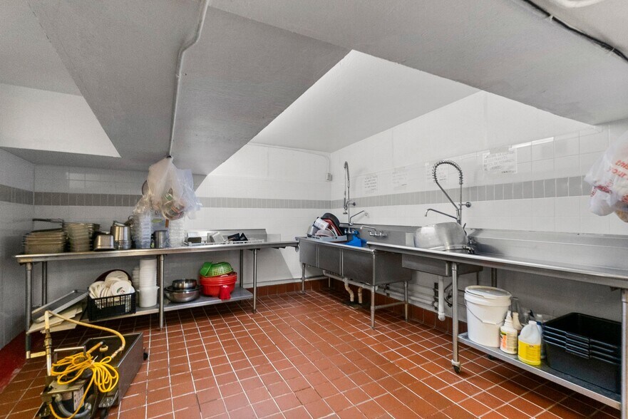 More Photos Of 1400 N Frazier St, Conroe Restaurant For Sale