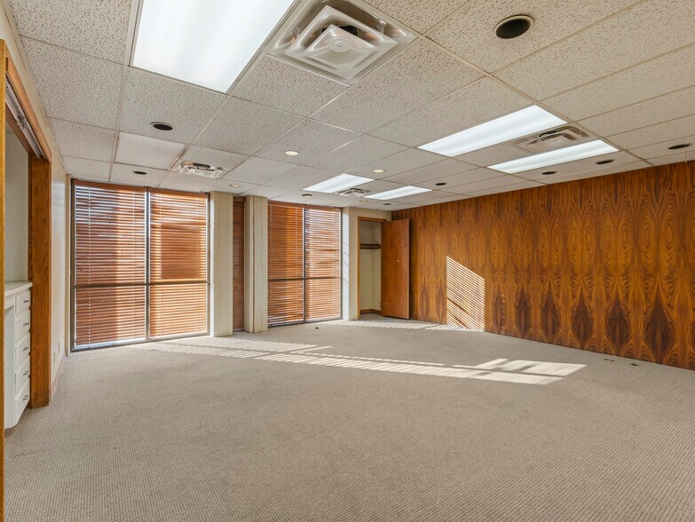 More Photos Of 140 W 2100 S, Salt Lake City Office For Sale
