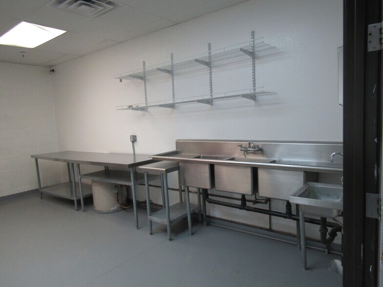 More Photos Of 209 E Brooks Ave, North Las Vegas Distribution For Lease