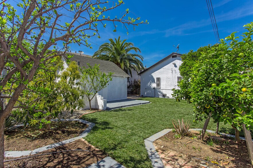 More Photos Of 1524 S Fairfax Ave, Los Angeles Specialty For Sale