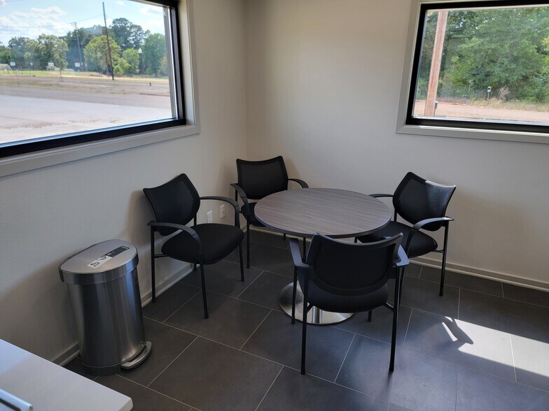 More Photos Of 1604 S Moody St, White Oak Warehouse For Lease