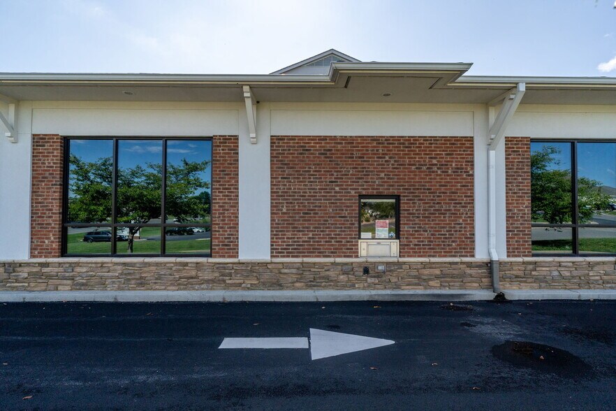 More Photos Of 16 Gosnell, Staunton Medical For Sale