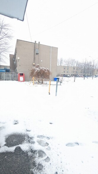 More Photos Of 109 Lotherton Ptway, Toronto Storefront Retail Residential For Lease