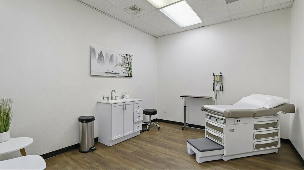 More Photos Of 5023-5047 Central Ave, Saint Petersburg Medical For Lease