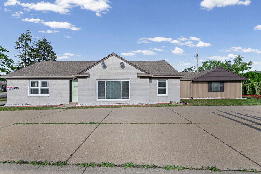 Primary Photo Of 3236 Rochester Rd, Troy Freestanding For Lease
