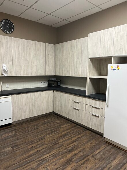 More Photos Of 4960 Rue Levy, Saint-Laurent Unknown For Lease